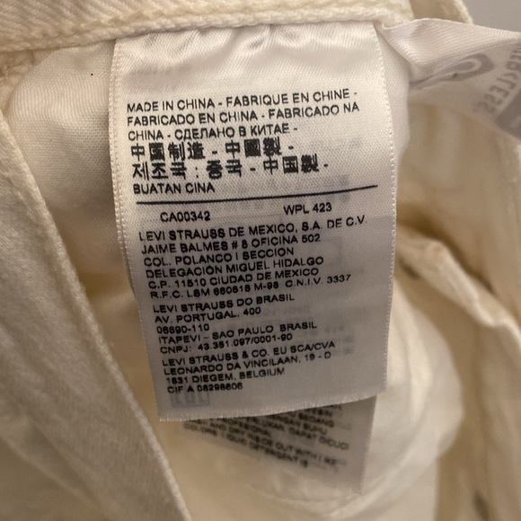 Levi’s Premium, White Wedgie Tapered (2018), Capital E, 29x28, NWT, $98 MSRP - Picture 8 of 15